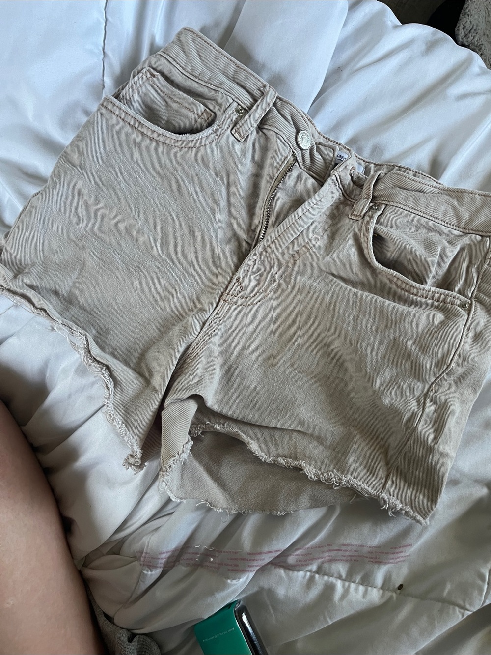 Forever 21 Beige High-Rise Frayed Hem Denim Shorts - Picture 2 of 4
